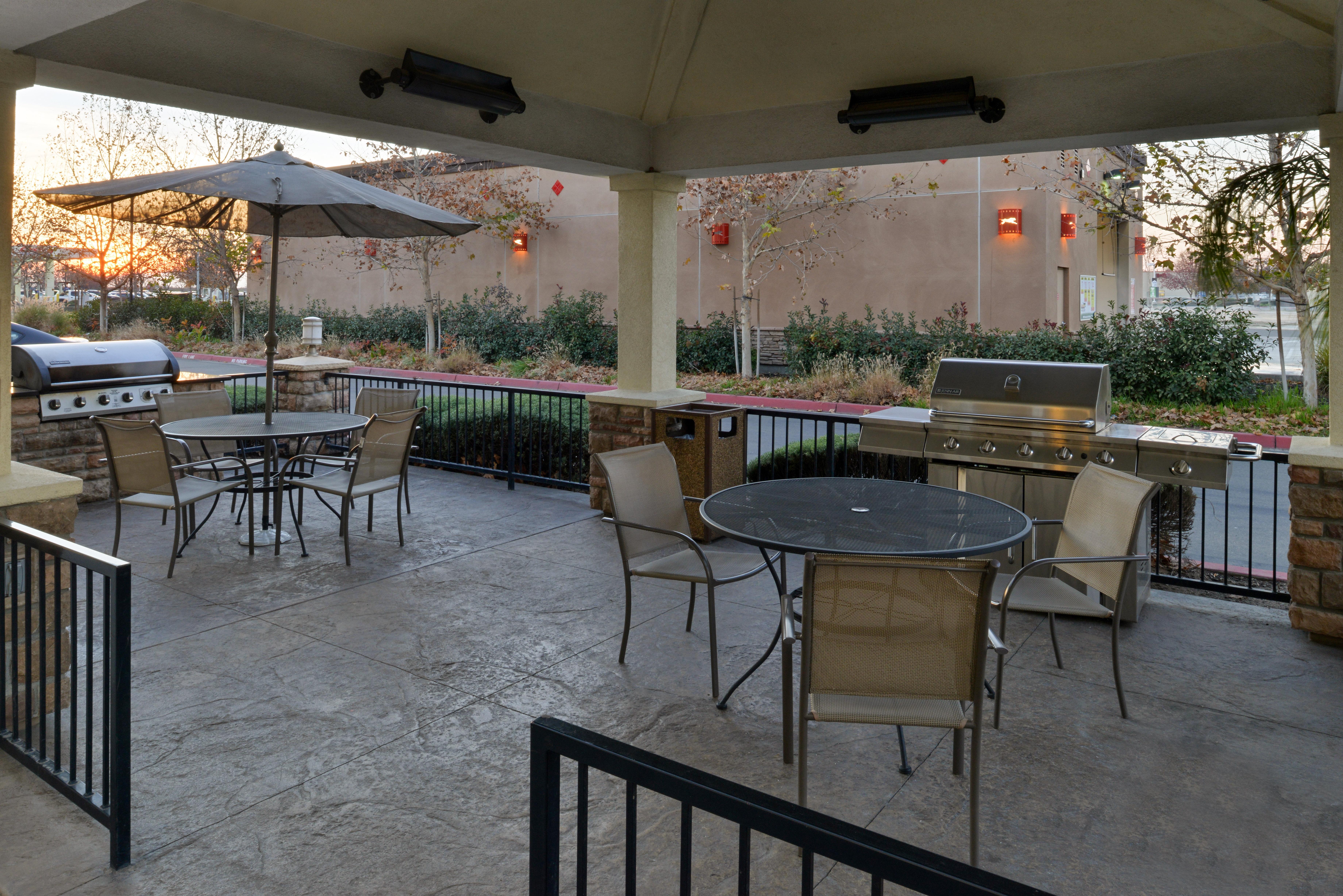 Candlewood Suites Turlock By Ihg Exteriör bild