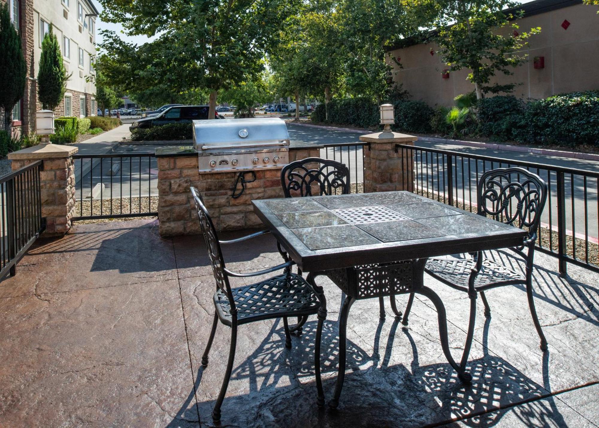 Candlewood Suites Turlock By Ihg Exteriör bild