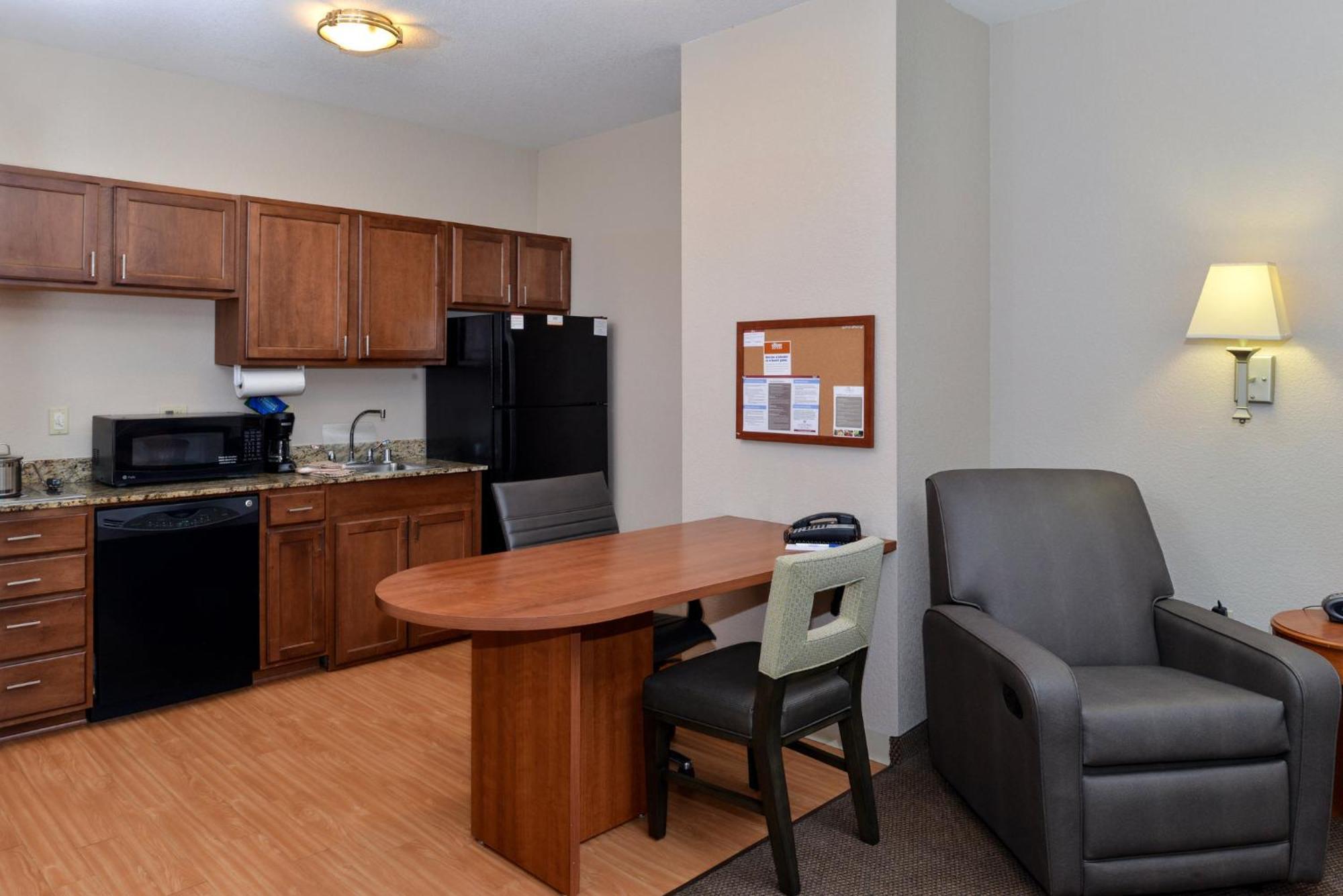 Candlewood Suites Turlock By Ihg Exteriör bild