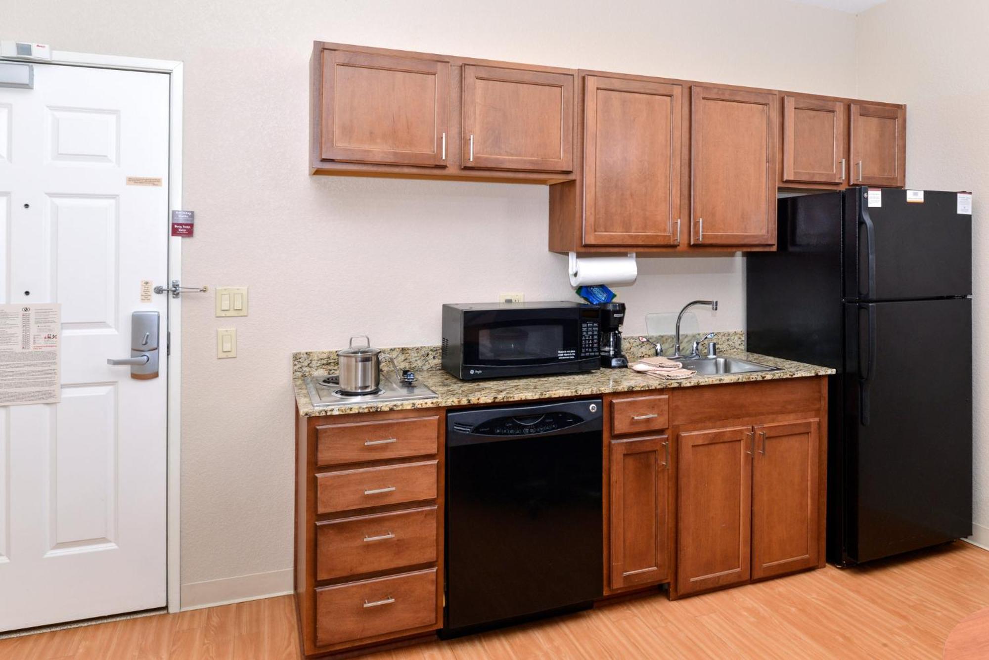 Candlewood Suites Turlock By Ihg Exteriör bild